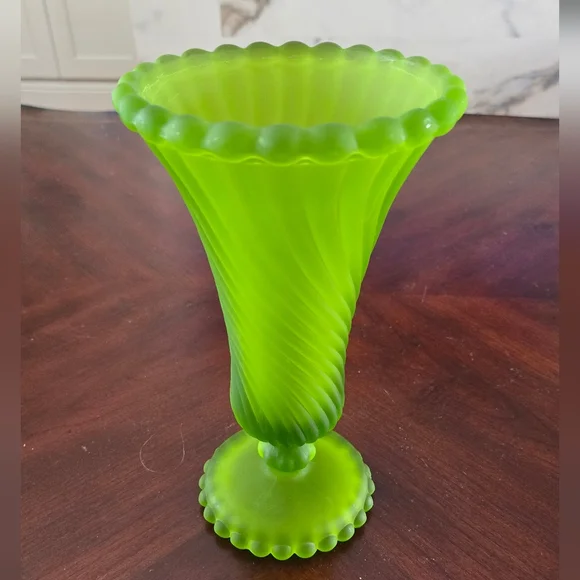 Vintage Glass Vase - Picture 6 of 12